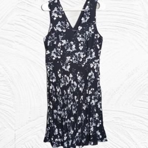 Gorgeous Banana Republic Pleated Sleeveless Dress